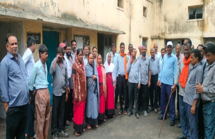बोर्रागढ़ कोलियरी में हाजरी को लेकर विवाद, यूनियनों ने लिपिक पर नियम उल्लंघन का लगाया आरोप