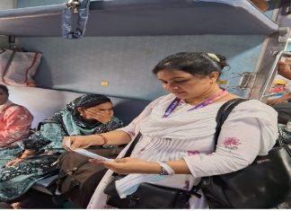 बिना टिकट यात्रा करने वालों पर रेलवे की बड़ी कार्रवाई, धनबाद मंडल में मेगा चेकिंग अभियान बिना टिकट यात्रा करने वालों पर रेलवे की बड़ी कार्रवाई, धनबाद मंडल में मेगा चेकिंग अभियान