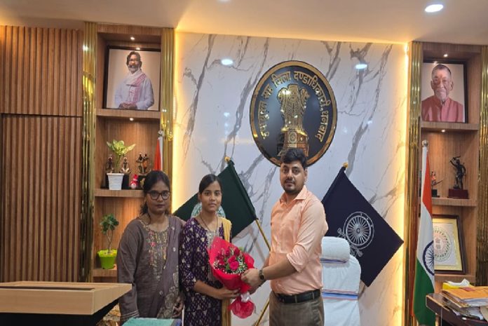 दिहाड़ी मजदूर की बेटी पूनम ने NEET में हासिल की शानदार सफलता, जिला प्रशासन उठाएगा डॉक्टर बनने तक की पढ़ाई का खर्च
