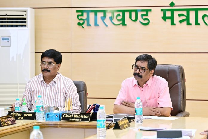 हेमंत सोरेन ने उत्पाद विभाग की समीक्षा की, अवैध शराब पर सख्ती और रिक्त पदों पर बहाली के दिए निर्देश