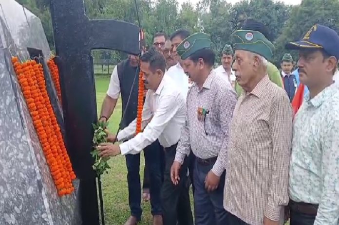 Kargil Vijay Diwas: बोकारो में पूर्व सैनिकों ने मनाया कारगिल विजय दिवस, शहीदों को दी श्रद्धांजलि