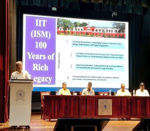 IIT (ISM) धनबाद में नए छात्रों का स्वागत, निदेशक बोले- जॉब सीकर नहीं, जॉब क्रिएटर बनें