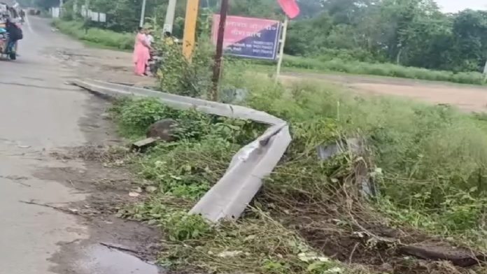 Birsa Bridge Accident: तेज रफ्तार ने तोड़ा बिरसा पुल का क्रैश बैरियर, फरार वाहन की तलाश में जुटी पुलिस