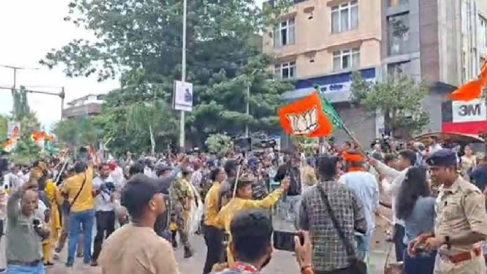 रांची में NEET पेपर लीक को लेकर बवाल, बीजेपी कार्यालय घेराव के दौरान कांग्रेस-बीजेपी कार्यकर्ताओं में झड़प
