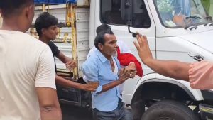 Maheshmunda Chowk Road Accident: प्रसूता को घर ले जा रही कार को 407 ने मारी जोरदार टक्कर, फिर मौके पर जो हुआ उसने सबको चौंका दिया 2 Maheshmunda Chowk Road Accident 3