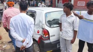 Maheshmunda Chowk Road Accident: प्रसूता को घर ले जा रही कार को 407 ने मारी जोरदार टक्कर, फिर मौके पर जो हुआ उसने सबको चौंका दिया 3 Maheshmunda Chowk Road Accident 2
