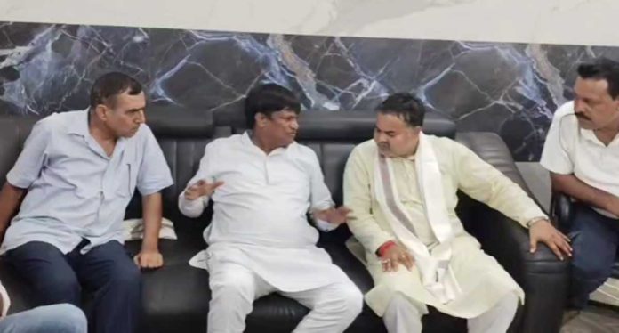 निरसा फ्लाईओवर विवाद के बीच ढुल्लू महतो का एक्शन प्लान, विकास के समर्थन में सड़कों पर उतरेंगे समर्थक