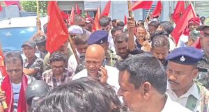 निरसा में एलिवेटेड फ्लाईओवर को लेकर सियासी टकराव, सांसद और विधायक की अलग-अलग पदयात्रा 3
