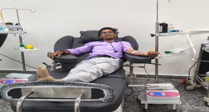 बेंगाबाद के नवीन राज टाइगर ने फिर पेश की मानवता की मिसाल, देवघर एम्स में किया रक्तदान 1 