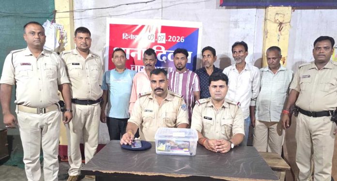 बोकारो के चास में जुआ अड्डे पर पुलिस की बड़ी कार्रवाई, 6 गिरफ्तार; नकदी और मोबाइल बरामद