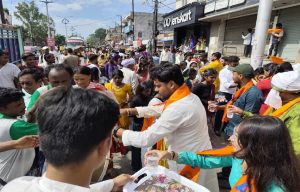 धनबाद में जगन्नाथ रथ यात्रा के दौरान SFS का सेवा शिविर, श्रद्धालुओं को उपलब्ध कराया पेयजल 3 धनबाद में जगन्नाथ रथ यात्रा के दौरान SFS का सेवा शिविर, श्रद्धालुओं को उपलब्ध कराया पेयजल