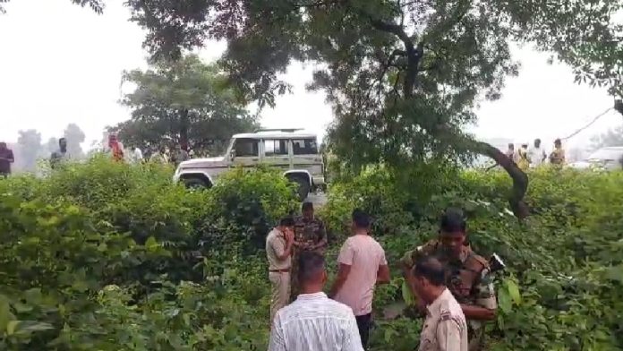Dhanbad Crime: मनियाडीह नवादा घाटी में अज्ञात युवक की गोली मारकर हत्या, खोखा बरामद