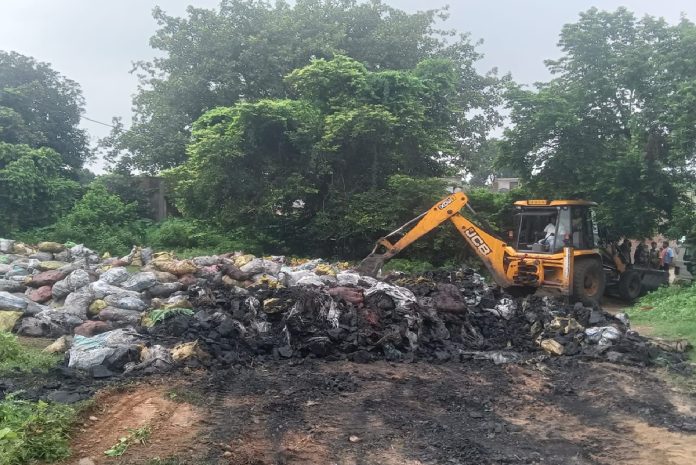 निरसा में अवैध कोयले पर CISF का बड़ा एक्शन, बिरसिंहपुर में 40 टन कोयला जब्त, दूधिया पानी में ट्रैक्टर भी पकड़ा