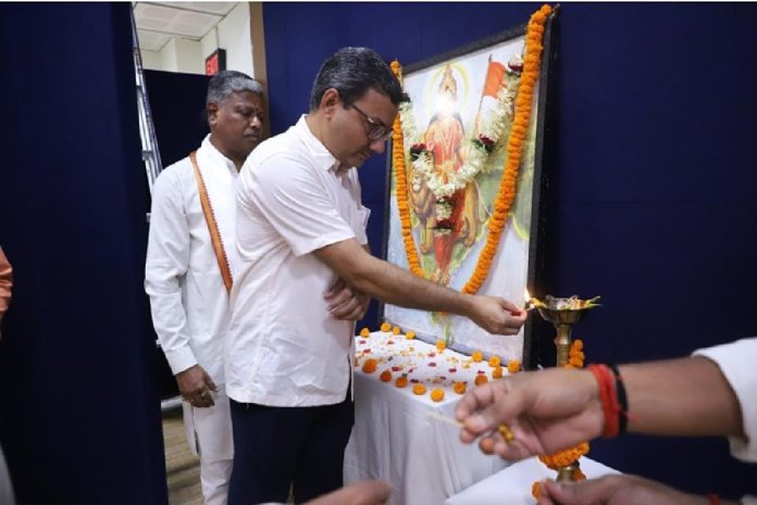 RSS Dhanbad Youth Seminar: शताब्दी वर्ष में युवाओं को राष्ट्र निर्माण और पंच परिवर्तन का दिया संदेश