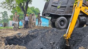 झरिया में CISF-BCCL की संयुक्त छापेमारी, 1000 टन संदिग्ध अवैध कोकिंग कोयला बरामद