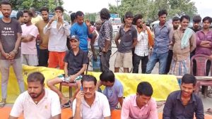 मधेपुरा में रेलवे ओवरब्रिज निर्माण के बीच सड़क जाम, वैकल्पिक मार्ग की मांग को लेकर फूटा लोगों का गुस्सा