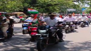धनबाद में कारगिल विजय दिवस पर निकली भव्य तिरंगा रैली, वीर शहीदों को दी गई श्रद्धांजलि