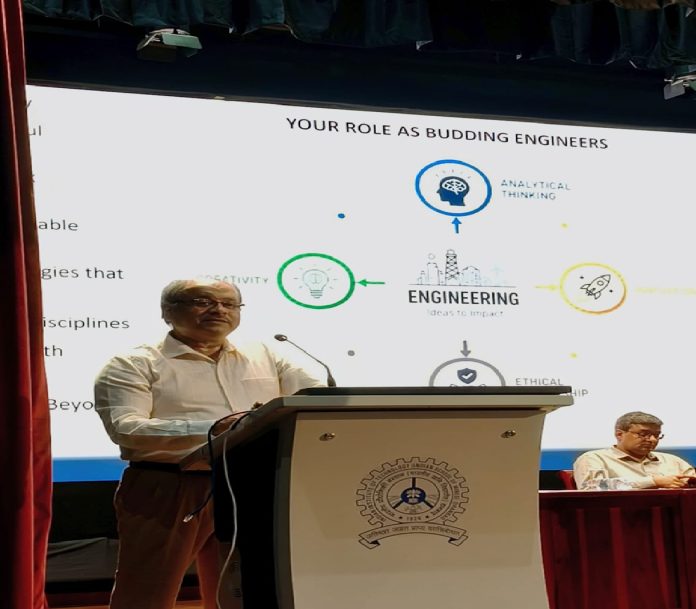 धनबाद: IIT (ISM) धनबाद में नए छात्रों का स्वागत, निदेशक बोले- जॉब सीकर नहीं, जॉब क्रिएटर बनें