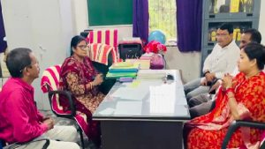 झरिया में सोमवार को विधायक रागिनी सिंह ने कस्तूरबा गांधी विद्यालय का किया निरीक्षण, छात्राओं की सुविधाओं का लिया जायजा