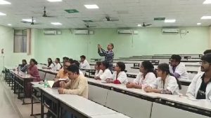 SNMMCH में नशा मुक्ति जागरूकता कार्यक्रम आयोजित, युवाओं को नशे के दुष्प्रभावों से किया गया जागरूक