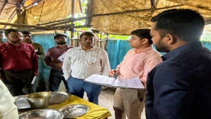 धनबाद में उपायुक्त ने मुख्यमंत्री दाल-भात केंद्रों का किया औचक निरीक्षण, सुविधाएं बेहतर करने के दिए निर्देश