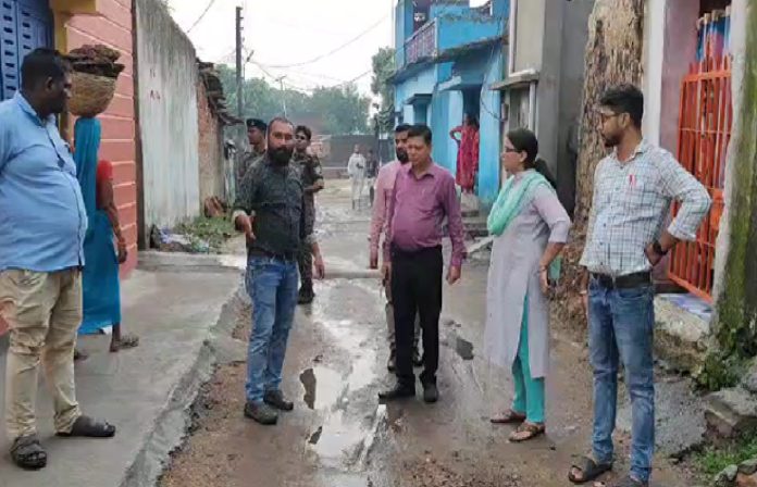 निरसा की पंचमोहली पंचायत में विकास योजनाओं की जांच, अनियमितता की शिकायत पर डीपीआरओ ने किया निरीक्षण