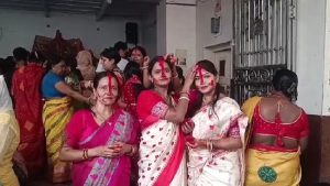 झरिया में श्रद्धा के साथ मनाई गई विपदतारिणी पूजा, महिलाओं ने परिवार की सुख-समृद्धि के लिए किया व्रत