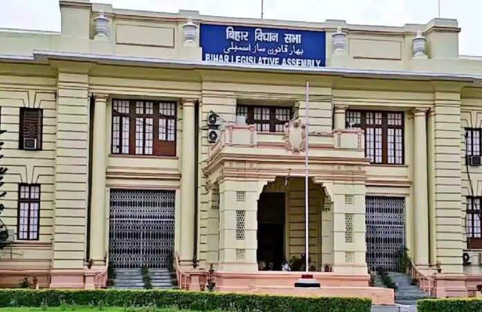 Bihar Assembly Monsoon Session: हंगामे के साथ शुरू हुआ मानसून सत्र, विपक्ष का प्रदर्शन, सरकार ने गिनाईं 100 दिनों की उपलब्धियां