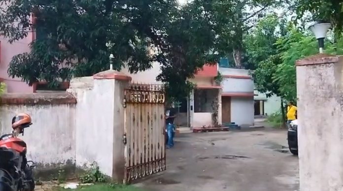 पेटरवार प्रखंड कार्यालय का बड़ा बाबू 8 हजार की रिश्वत लेते ACB के हत्थे चढ़ा, रंगेहाथ गिरफ्तार