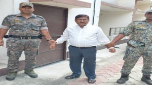 पेटरवार प्रखंड कार्यालय का बड़ा बाबू 8 हजार की रिश्वत लेते ACB के हत्थे चढ़ा, रंगेहाथ गिरफ्तार