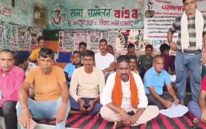 धनबाद में JFCI मजदूरों का अनिश्चितकालीन धरना, नई अनाज वितरण नीति के विरोध में जयराम महतो ने दिया समर्थन