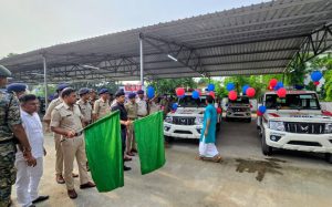Dhanbad Police New Bolero Vehicles: धनबाद पुलिस को मिलीं 40 नई महिंद्रा बोलेरो, डायल 112 और पुलिसिंग होगी मजबूत 3 Dhanbad Police New Bolero Vehicles: धनबाद पुलिस को मिलीं 40 नई महिंद्रा बोलेरो, डायल 112 और पुलिसिंग होगी मजबूत
