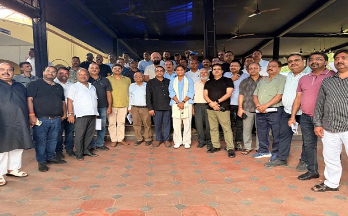 Dhanbad Cricket News: BCCI महिला तेज गेंदबाज कैंप के लिए चयनित अनंदिता किशोर का DCA ने किया सम्मान