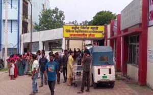 Dhanbad Murder: धनबाद में युवक की हत्या: चाकू-तलवार से हमले का आरोप, तीन हिरासत में; पुलिस जांच जारी