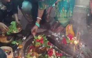 सावन के पहले सोमवार पर निरसा के शिवालयों में उमड़ी श्रद्धालुओं की भीड़, हर-हर महादेव के जयकारों से गूंजा क्षेत्र