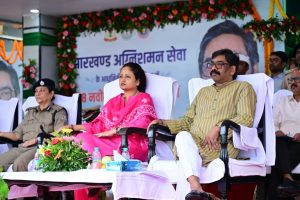 झारखंड अग्निशमन सेवा को मिली नई ताकत, मुख्यमंत्री ने 58 आधुनिक अग्निशमन वाहनों को किया रवाना 1