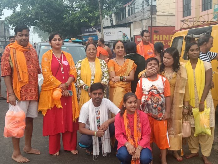 बोल बम के जयकारों से गूंजा निरसा, बिड़ला ढाल से बारबिंदिया घाट के लिए रवाना हुआ कांवड़ियों का जत्था