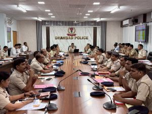 धनबाद पुलिस की बड़ी कार्रवाई, जुलाई में 445 नए कांड दर्ज तो 501 मामलों का हुआ निष्पादन; 92 लाख से अधिक जुर्माना