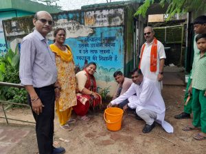 आरोग्य भारती ने धैया के राजकीय मध्य विद्यालय में किया वृक्षारोपण 1