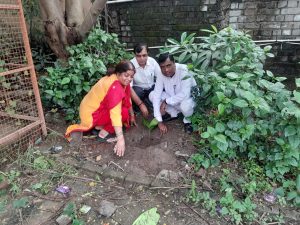 आरोग्य भारती ने धैया के राजकीय मध्य विद्यालय में किया वृक्षारोपण 2