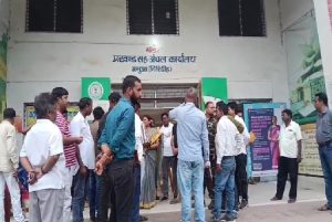 Jamua News: धरना स्थल पहुंचीं विधायक मंजू कुमारी, गौतम सागर राणा की मांगों पर की चर्चा 2 Jamua News: धरना स्थल पहुंचीं विधायक मंजू कुमारी, गौतम सागर राणा की मांगों पर की चर्चा