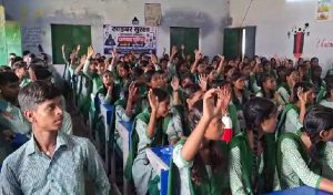 Govindpur News: छात्रों को साइबर ठगी से बचाव की जानकारी, पुलिस ने बताए जरूरी सुरक्षा उपाय 1 Govindpur News: छात्रों को साइबर ठगी से बचाव की जानकारी, पुलिस ने बताए जरूरी सुरक्षा उपाय