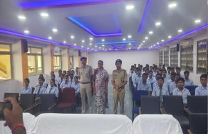DAV कोयला नगर में साइबर सुरक्षा जागरूकता सत्र, 350 छात्रों को बताए ठगी से बचाव के तरीके