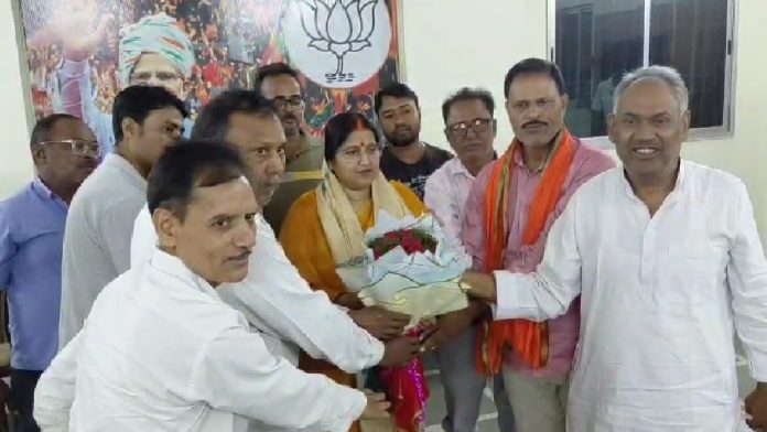 पीडीएस डीलरों की समस्या विधानसभा में उठी, डोर स्टेप डिलीवरी फिर शुरू; रागिनी सिंह का सम्मान