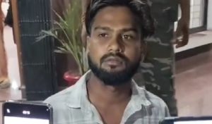 बरवाअड्डा थाना में बवाल: जयराम महतो पर मुखिया पुत्र ने लगाया गला दबाने का आरोप