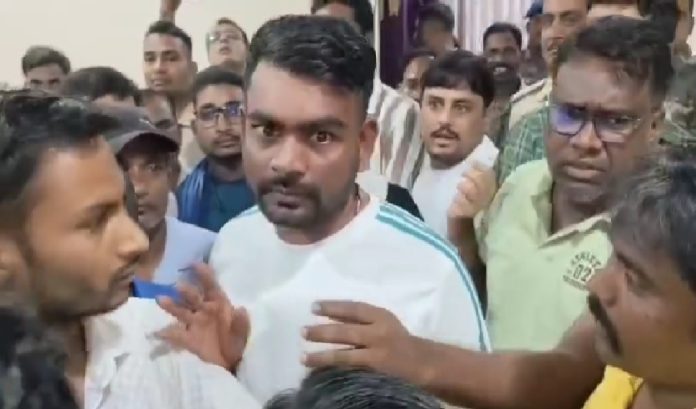 बरवाअड्डा थाना में बवाल: जयराम महतो पर मुखिया पुत्र ने लगाया गला दबाने का आरोप