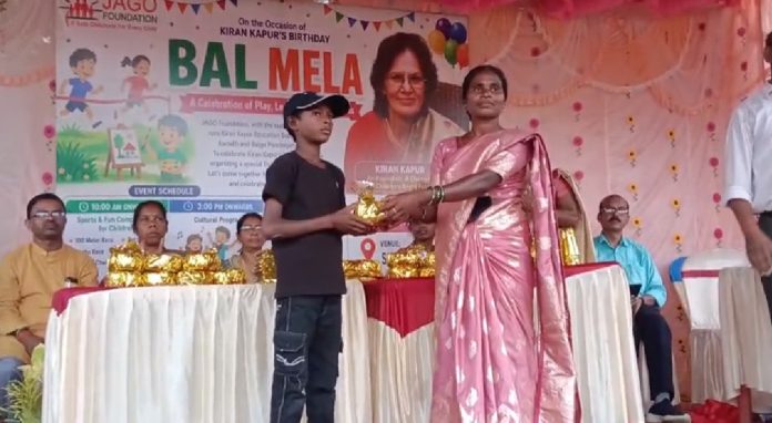 जमुआ के सुखनूडीह में किरण कपूर के जन्मदिवस पर बाल मेला, बच्चों ने दिखाया हुनर