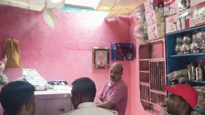राजगंज के डोमनपुर में चोरी की वारदात, एस्बेस्टस हटाकर दुकान में दाखिल हुए चोर