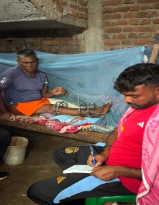 गोमिया में घायलों के घर पहुंचे जयराम महतो, आर्थिक मदद कर जाना हालचाल