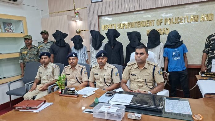 धनसार में पुलिस का बड़ा एक्शन, दो बाइक पर सवार 7 संदिग्ध गिरफ्तार
